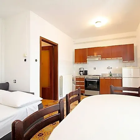 606 Hotel