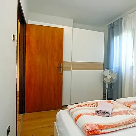 606 Pula
