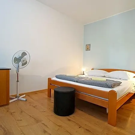 606 Hotel