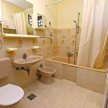 606 Hotel
